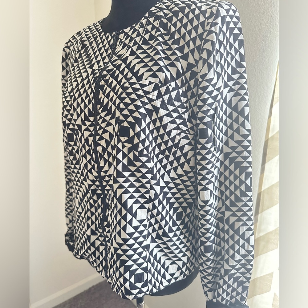 100% Silk Black and White Maggy London Short Blazer/Jacket size 12